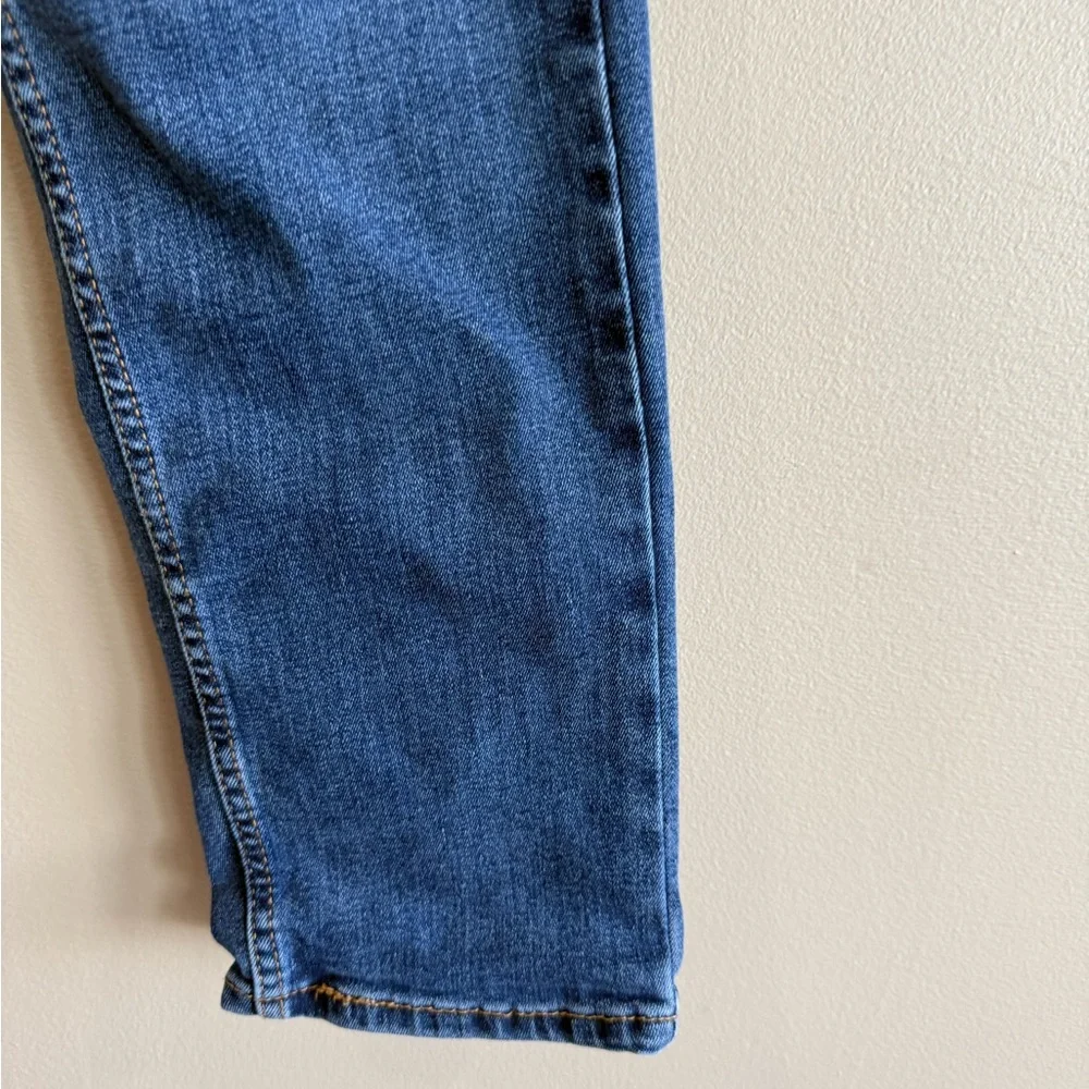 Levis excellent